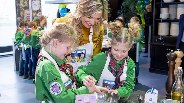 Máxima aan de cupcakes