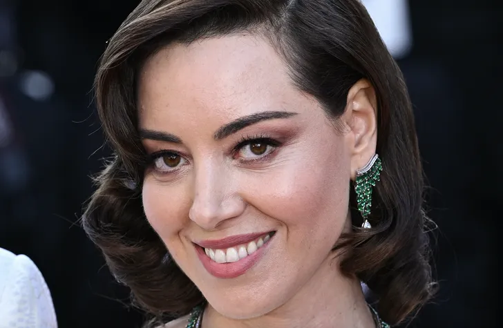 The White Lotus-actrice Aubrey Plaza in verwachting van eerste kindje