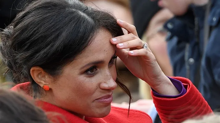 Hertogin Meghan viert verjaardag, vaart eigen koers