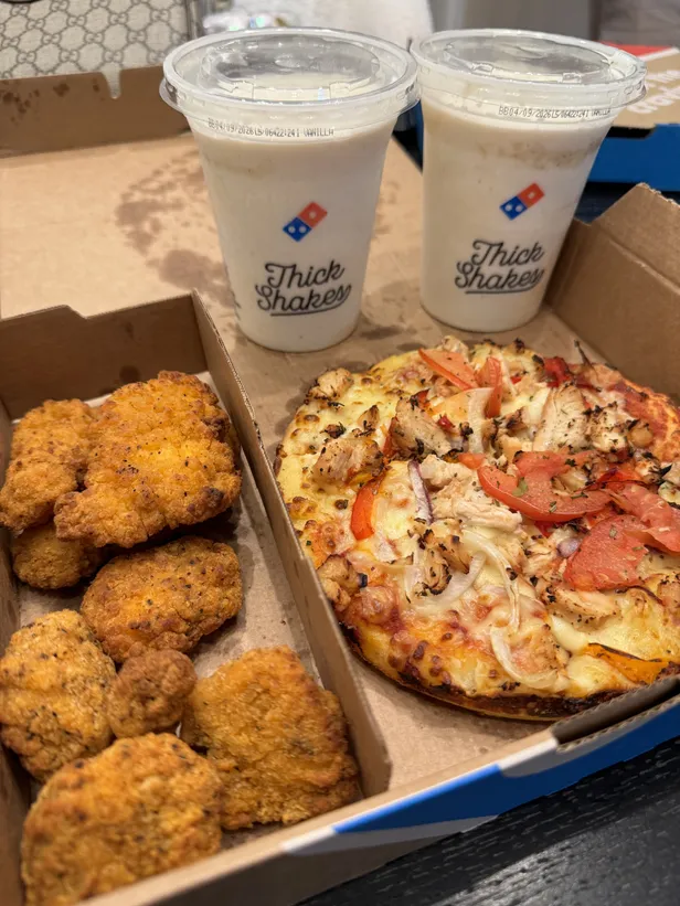 De Gainzz Box en Protein Thick Shakes van Domino's en XXL Nutrition
