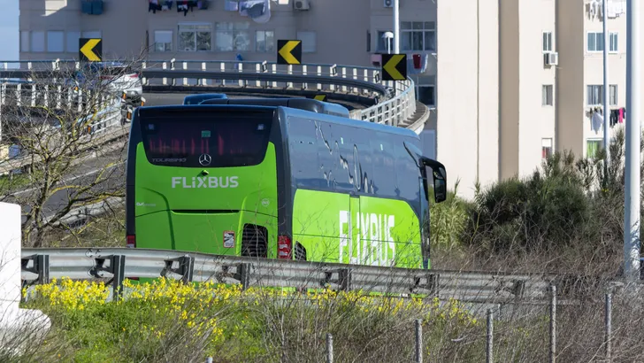 Flixbus opent de meest duivelse route van Europa: stap in bus 666 rechtstreeks naar Hel