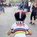 jochie beklimt hellingen in de Tour