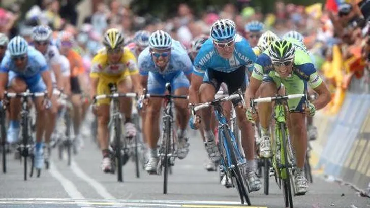 Daniele Bennati sprint naar ritwinst in de Giro