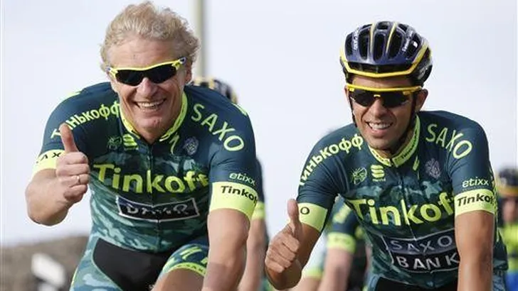 Tinkov in ploegleidersauto tijdens Giro