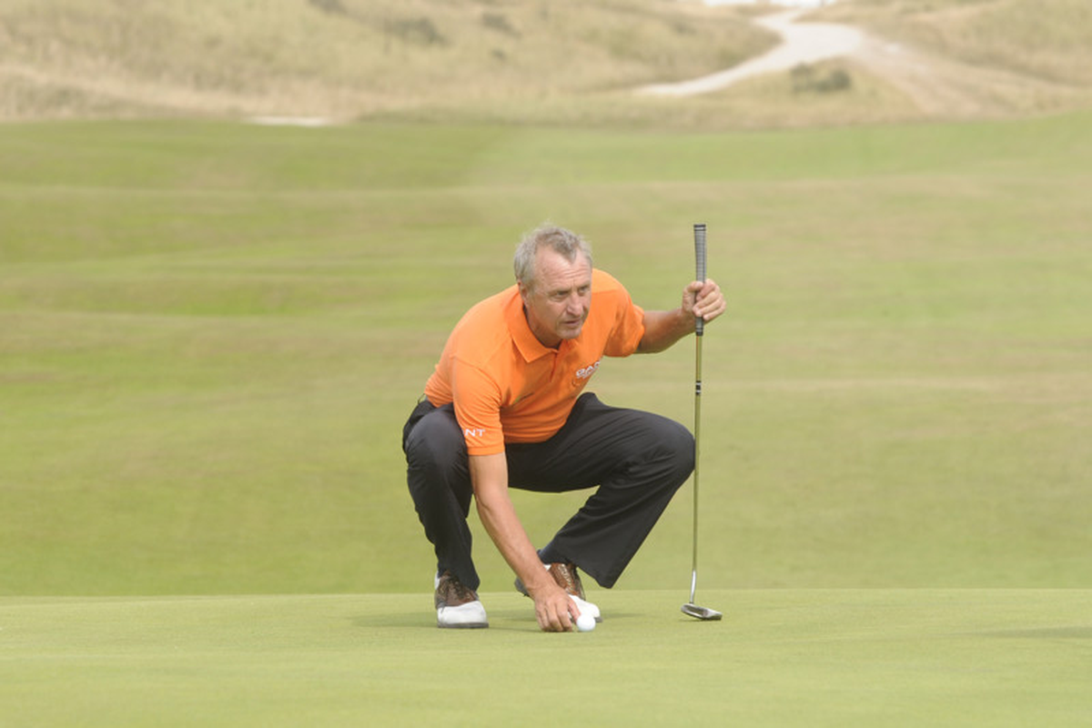 Johan Cruijff: een legendarische figuur herinnerd op het veld en daarbuiten