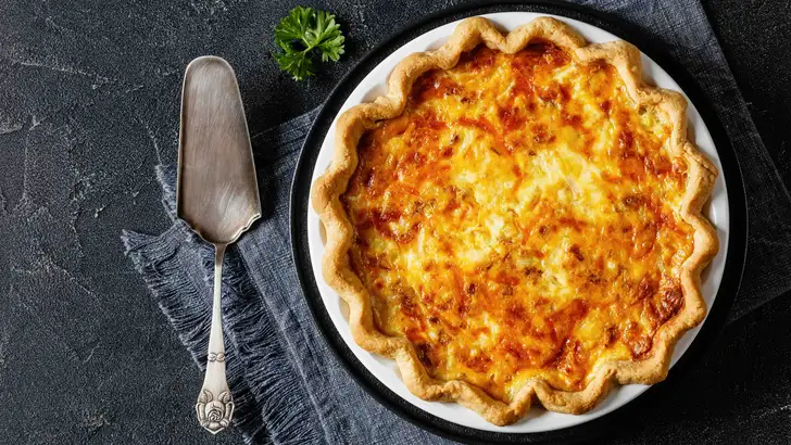 Hartige taart met spitskool