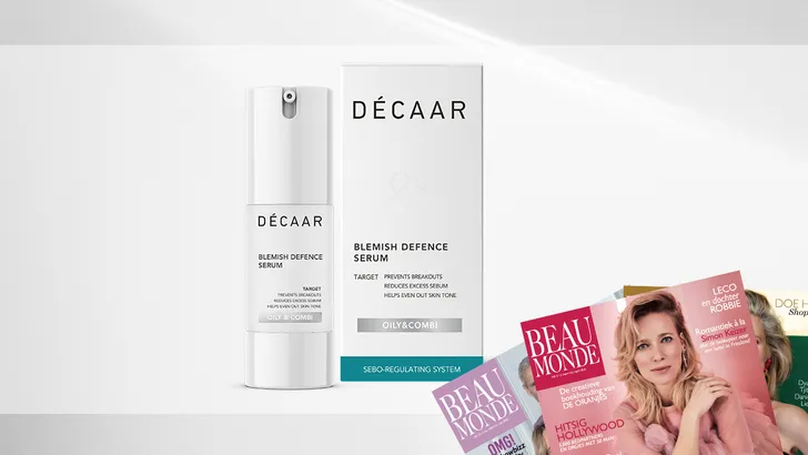 Aanbieding voor 10x Beau Monde & DÉCAAR Blemish Defence Serum. – Samengesteld beeld met productfoto Blemish Defence Serum links en verschillende Beau Monde-covers in de rechter onderhoek tegen een witte achtergrond.