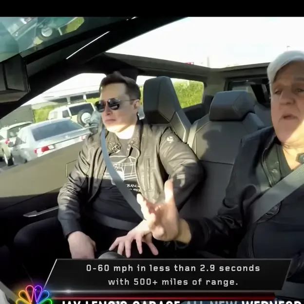 Elon Musk en Jay Leno in Cybertruck