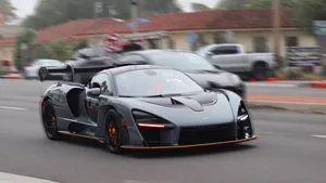 Pijnlijke beelden: bestuurder gebruikt McLaren van 1,3 miljoen als onderzeeër