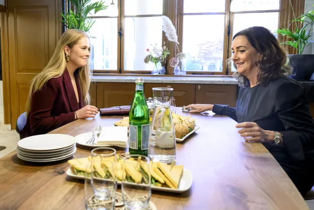 Prinses Amalia en Femke Halsema brunchen gezellig samen bij de burgemeester thuis | Beeld: NL Beeld 