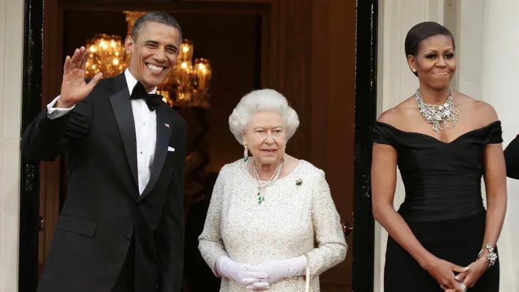 Obama draagt even geen pakken meer en geniet er zichtbaar van