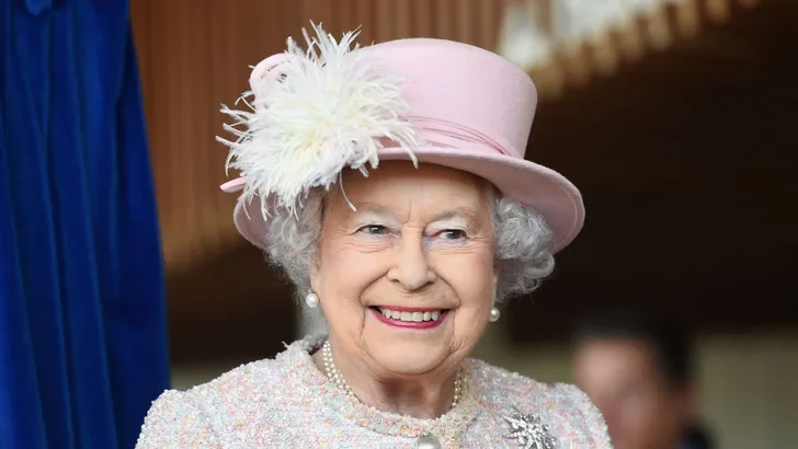 De leukste hoedjes van koningin Elizabeth