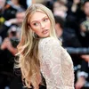 Zien: Romee Strijd geeft kijkje in haar appartement in Amsterdam