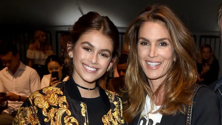 Kaia Gerber precies haar moeder Cindy Crawford in nieuwe campagne