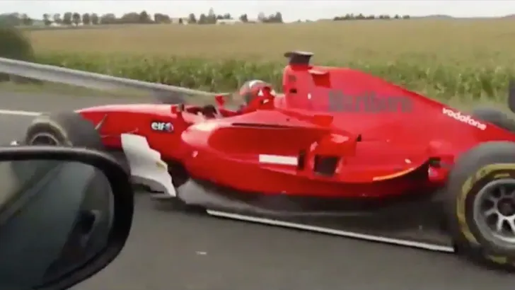 Ferrari op de snelweg
