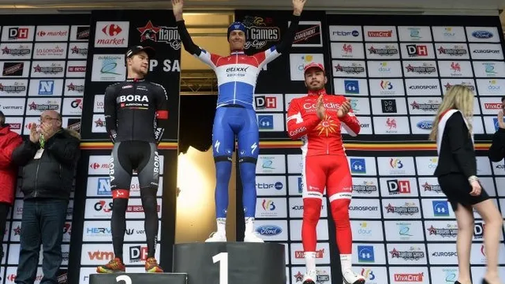Heroïek in Samyn: 160 renners die opgaven