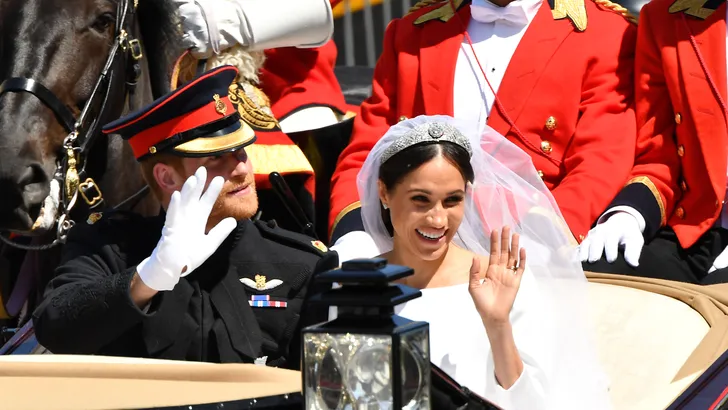 Dít kregen de vrouwelijke gasten aangereikt na de trouwceremonie van de royal wedding