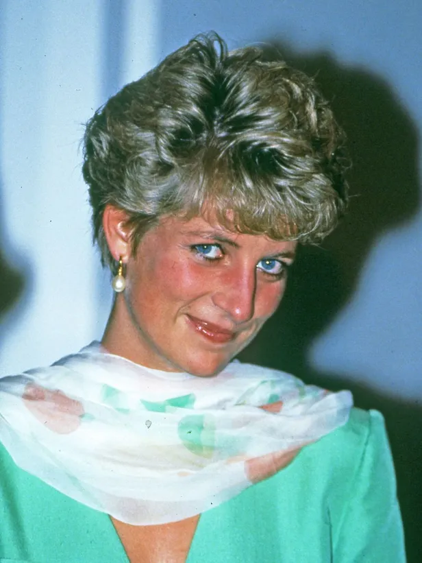 Prinses Diana, misschien wel de meest geliefde royal ooit. Afkomstig uit de adellijke familie Spencer, met een geschiedenis die net zo indrukwekkend is als haar stijl! (Beeld: NL Beeld) 