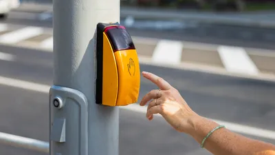 Werken de drukknoppen voor fietsers en voetgangers bij stoplichten daadwerkelijk?