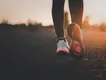 Waarom krachttraining en wandelen samensmelten tot de fitnesstrend van 2026