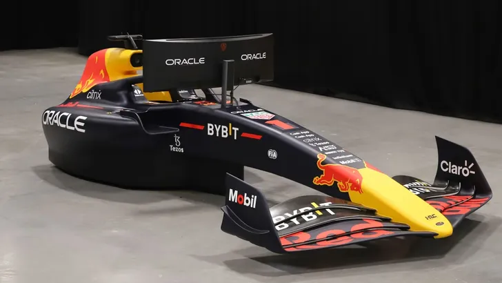 Deze officiële Red Bull RB18 simulator kan van jou zijn 