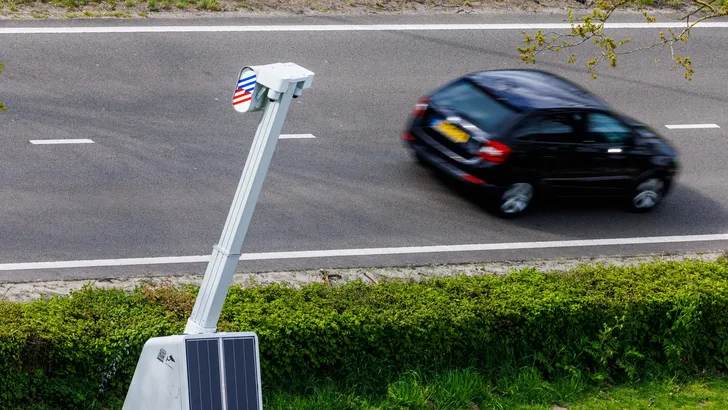 Waarom remmen voor een snelheidscontrole vaak helemaal geen zin heeft