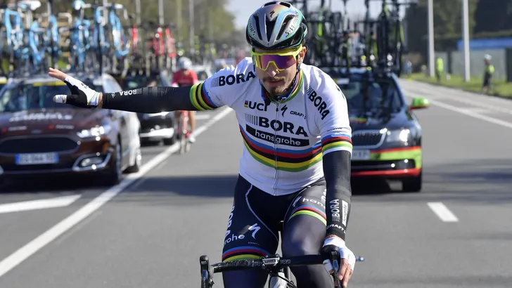 Ronde van Californië: Sagan met vingers in de neus naar winst in oplopende sprint