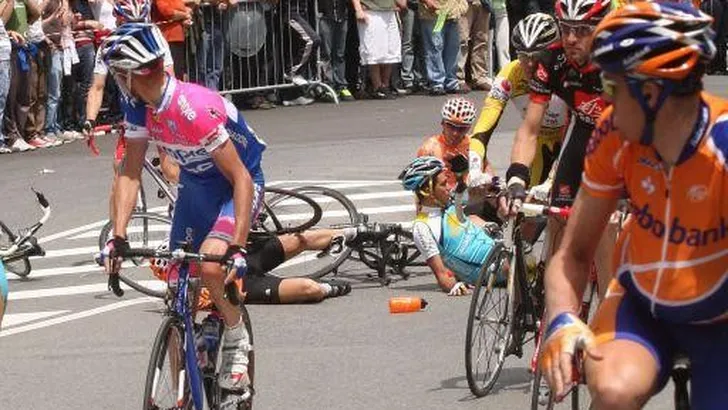 Zorgen over blessure bij Alberto Contador