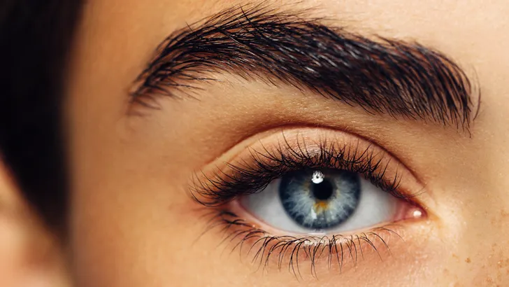 Kleine rupsjes? Zo krijg je volle wenkbrauwen