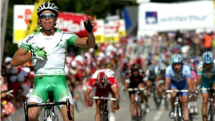 Retro: 20-jarige Urán neemt sprintend peloton te grazen in Zwitserland