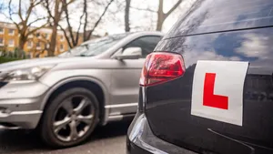 Man reist 460 kilometer voor rijexamen en zakt binnen vijf seconden vanwege een paar regendruppels op de stoel