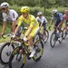 tadej pogacar en mathieu van der poel in het peloton