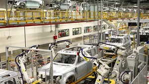 Noodlijdend Jaguar Land Rover staat op het punt historische deal te sluiten om Chinese auto's in Engeland te produceren