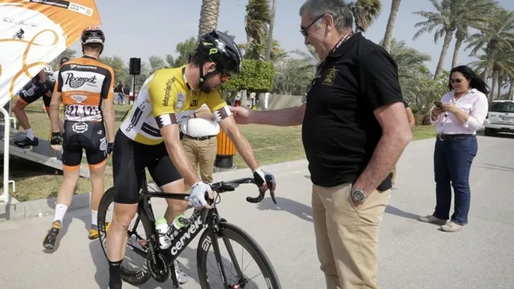 VIDEO Eddy Merckx: "Dumoulin kanshebber om Tour of Oman te winnen"