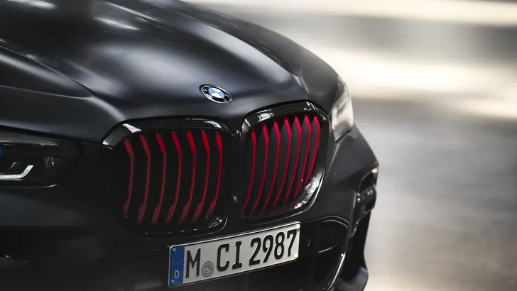 Wansmaak: BMW kleurt grille X5 en X6 in 