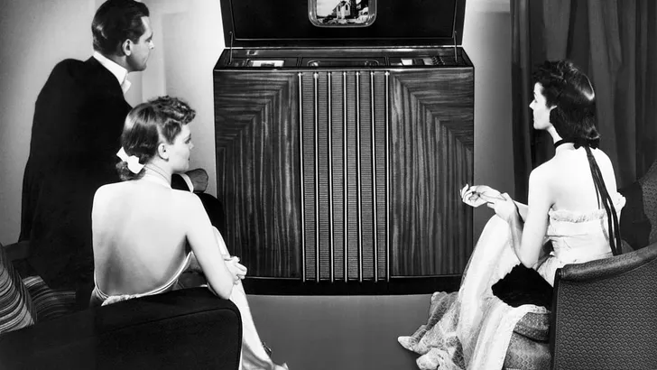 vintage televisie kijken