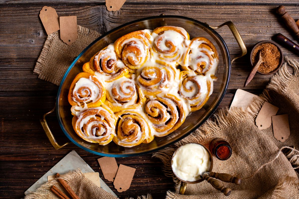 Vergeet de bekende cinnamon buns: deze variant met pompoen is nog veel ...