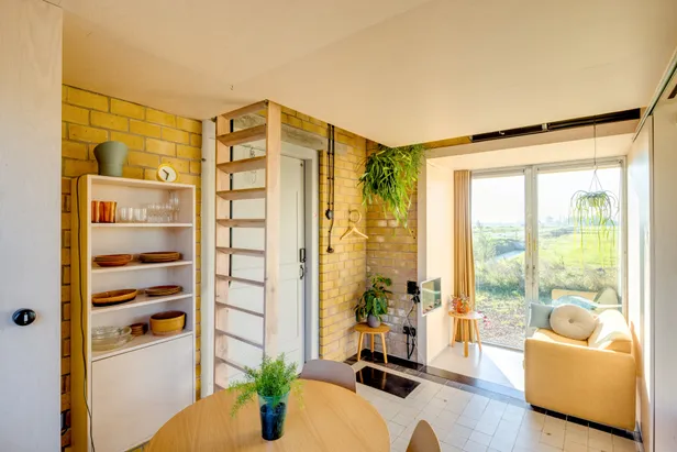 Transformatorhuisje in Wirdum