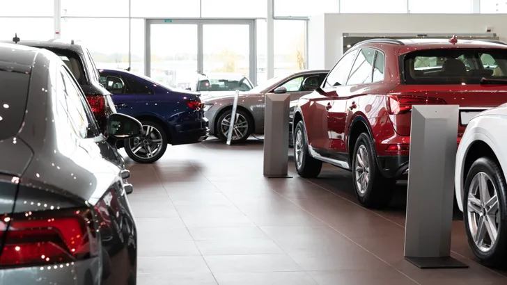 Dealers zijn onverbiddelijk: dit zijn de beste (en slechtste) automerken van 2025