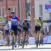 Sprintaantrekkers opgelet! UCI voert nieuwe regel in: juichen voor winnende ploegmaat? Gele kaart! | Wieler Revue