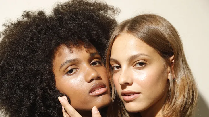 Waarom een break van make-up goed voor je huid is
