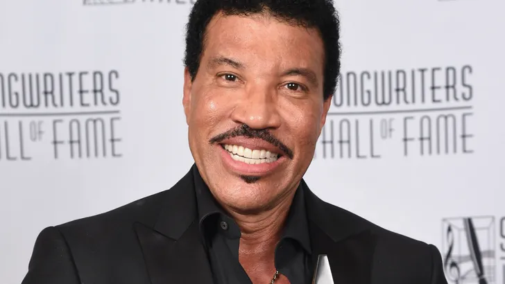 Zeldzame foto van Lionel Richie met al zijn kinderen