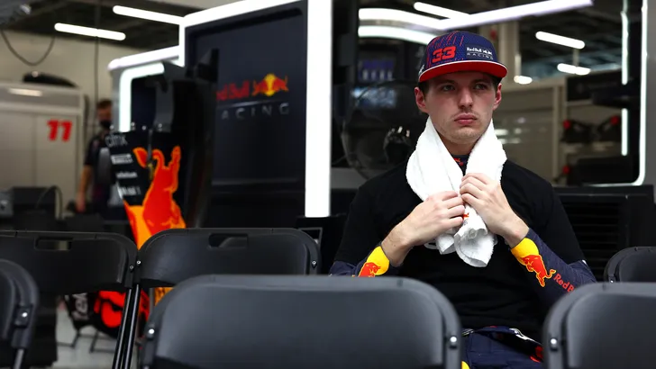 Tien seconden straf Verstappen voor botsing met Hamilton