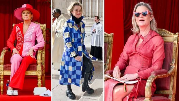 Drieluik foto's van prinses Delphine in opvallende outfits bij officiële gelegenheden. Links in roze-rood broekpak bij de Nationale Feestdag 2024. Midden in blauwe blokjesjas bij herdenkingsdag 2024. Rechts in rode leren outfit bij Nationale Feestdag 2025.
