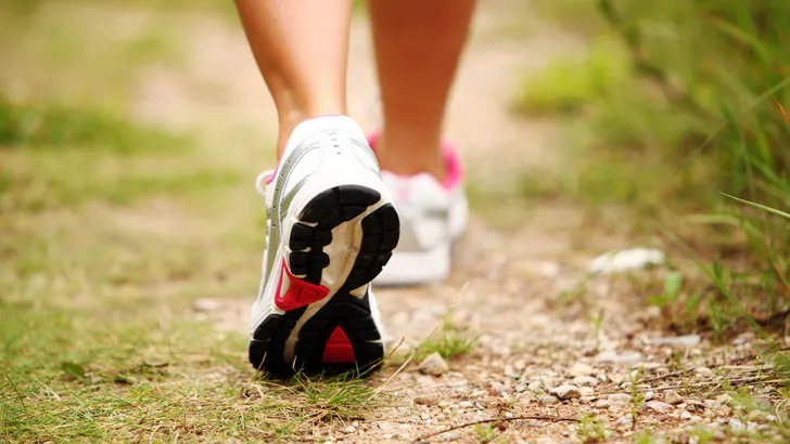 Vergeet de sportschool: wandelen is vanaf nu jouw workout (en ook nog goed voor je libido)
