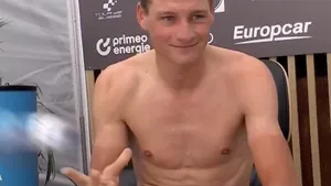 Mathieu van der Poel met ontbloot bovenlijf in hotseat Ronde van Zwitserland.