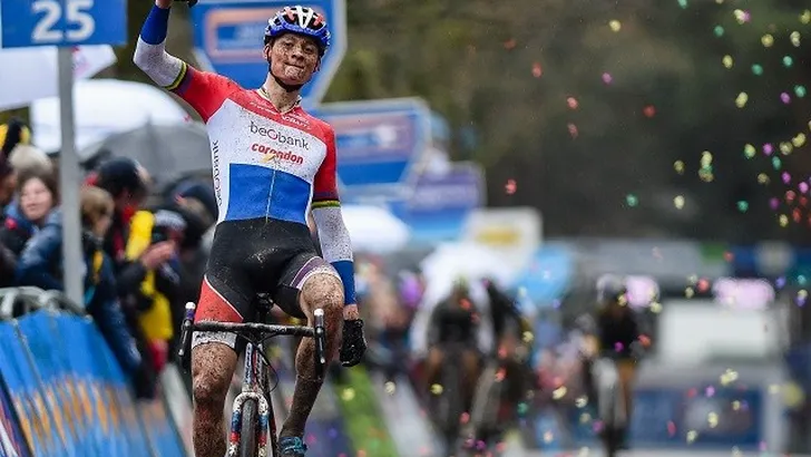 Superprestige Middelkerke: Van der Poel soleert naar eindzege