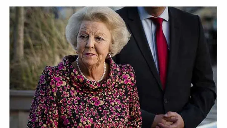 Prinses Beatrix is niet blij met biografie over haar moeder