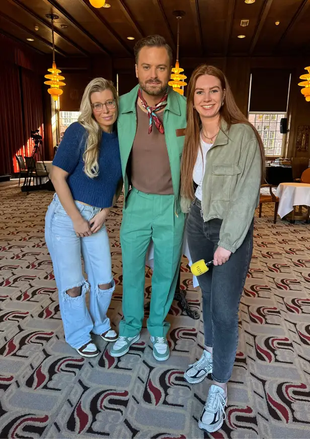 Jim Bakkum samen met Sanne en Chanel 