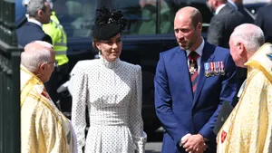 Foto van prinses Catherine en prins William bij Westminster Abbey voor VE Day 2025.